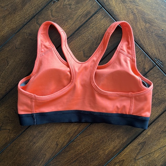 Nike Sports Bra Size M - Picture 2 of 3